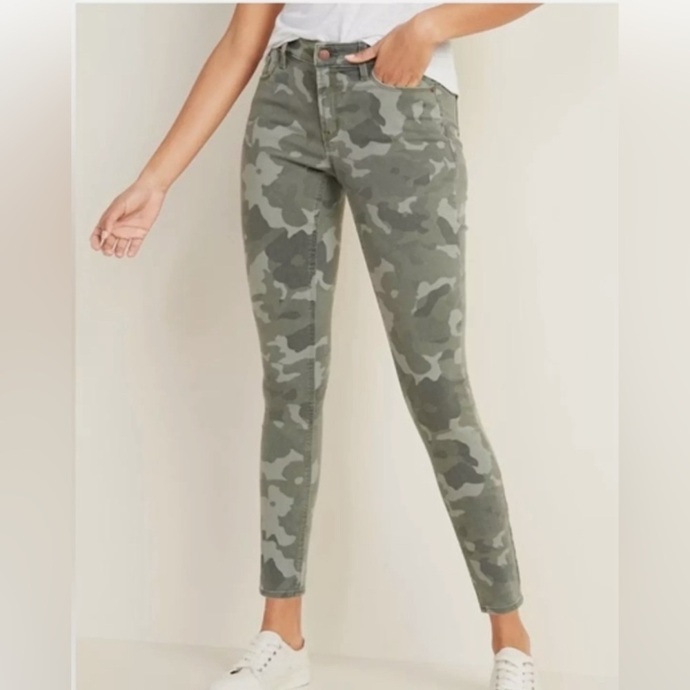 Old Navy Rockstar Super Skinny Camo jeans
